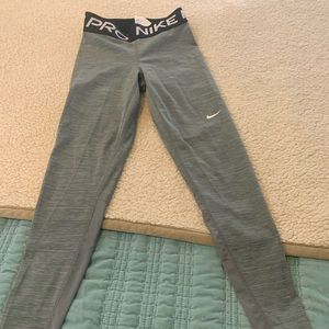 Women’s Nike Pro gray size xs workout pants